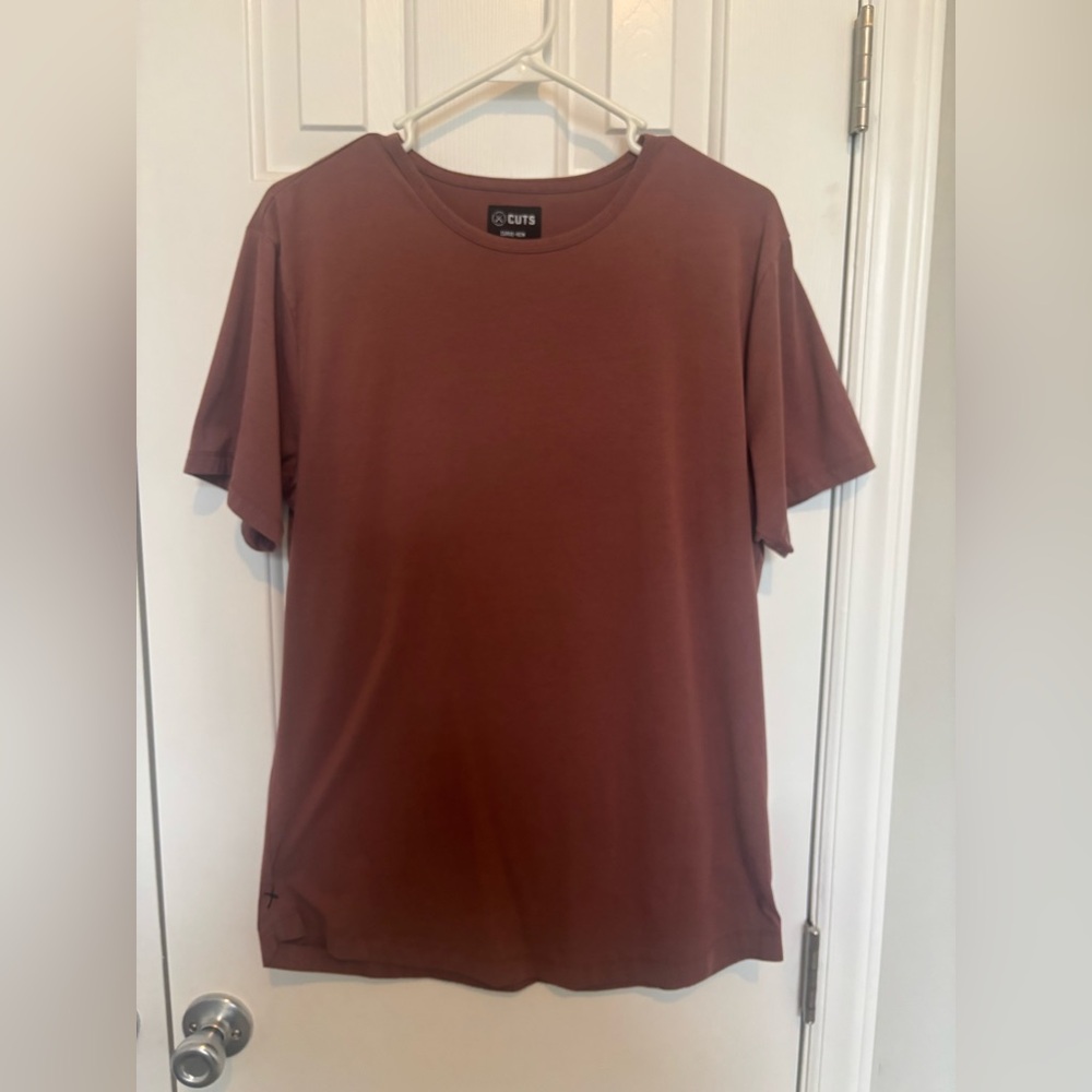 Cuts clothing AO Curve-Hem Tee off red